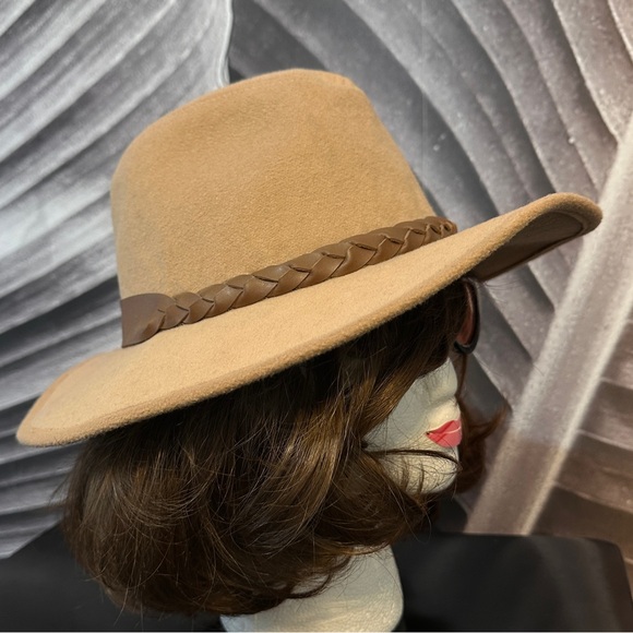 Guess Felt Hat Women’s Camel Tan Wide Brim Fedora Panama Braided Band - Picture 11 of 15